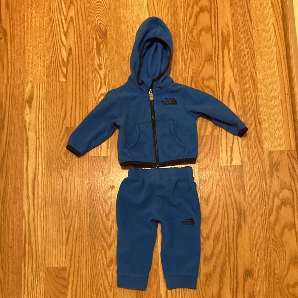 North Face 2 piece fleece set ax 3-6 months